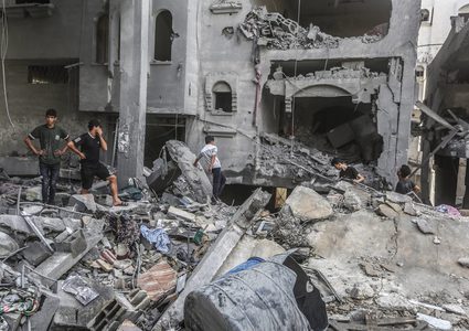 استشهاد 14 شخصا بينهم شقيقة اسماعيل هنية قصف إسرائيلي على منزل لعائلة هنية بغزة