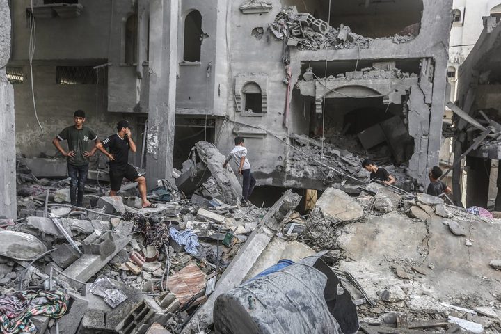 استشهاد 14 شخصا بينهم شقيقة اسماعيل هنية قصف إسرائيلي على منزل لعائلة هنية بغزة