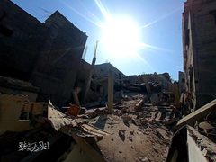 ركام منزل عائلة هنية في مخيم الشاطئ غرب غزة الذي دمره الاحتلال فوق ساكنيه