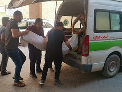 شهداء عائلة الجرو الذين ارتقوا بعد قصف الاحتلال مركز إيواء شرق غزة الليلة الماضية