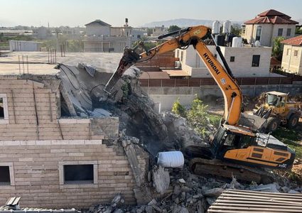 الاحتلال يهدم منزلين شرق مدينة أريحا
