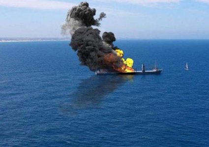 جماعة الحوثي اليمنية تعلن استهداف سفينة إسرائيلية في بحر العرب بصاروخ باليستي