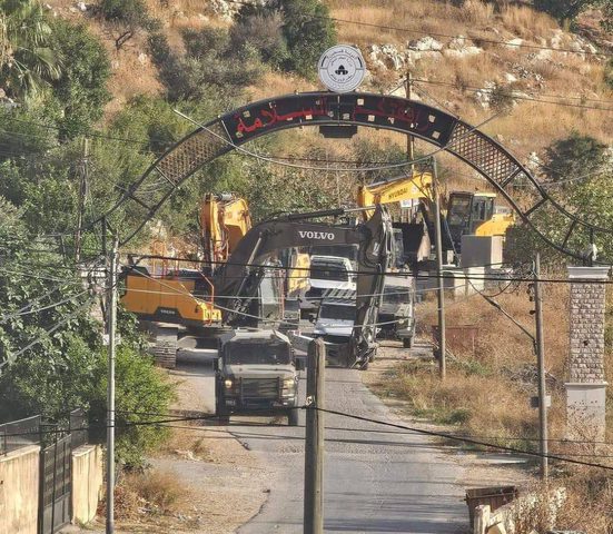 الاحتلال يهدم منزلا قيد الإنشاء في بيتللو شمال غرب رام الله