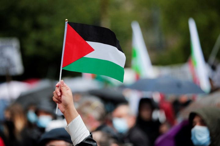 استطلاع للرأي يكشف أن ربع الفلسطينيين يفكرون  في الهجرة