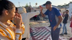 وسط خيام النازحين: فتيات يتحدين الحرب برياضة الملاكمة