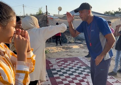 وسط خيام النازحين: فتيات يتحدين الحرب برياضة الملاكمة