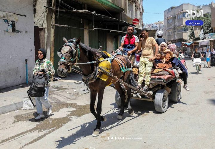 حركة نزوح كبيرة يشهدها حي الشجاعية جراء اجتياح جيش الاحتلال للمنطقة شرق غزة