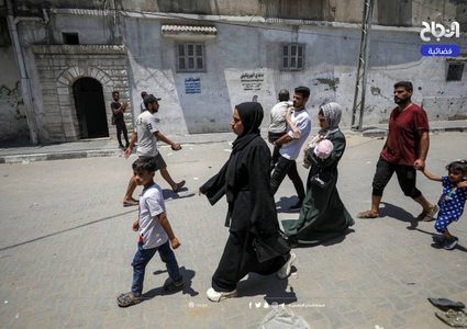 حركة نزوح كبيرة يشهدها حي الشجاعية جراء اجتياح جيش الاحتلال للمنطقة شرق غزة