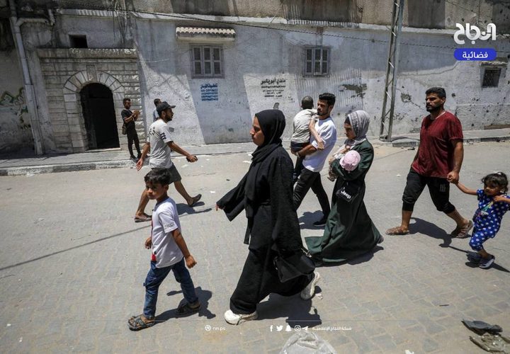 حركة نزوح كبيرة يشهدها حي الشجاعية جراء اجتياح جيش الاحتلال للمنطقة شرق غزة