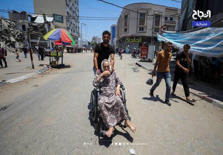 حركة نزوح كبيرة يشهدها حي الشجاعية جراء اجتياح جيش الاحتلال للمنطقة شرق غزة