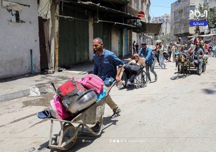 حركة نزوح كبيرة يشهدها حي الشجاعية جراء اجتياح جيش الاحتلال للمنطقة شرق غزة