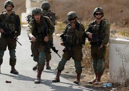 الاحتلال يعتدي بالضرب على ثلاثة مواطنين في نابلس