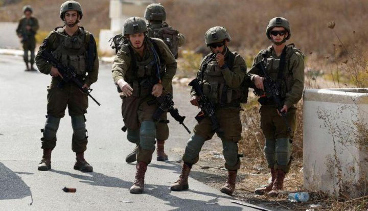 الاحتلال يعتدي بالضرب على ثلاثة مواطنين في نابلس