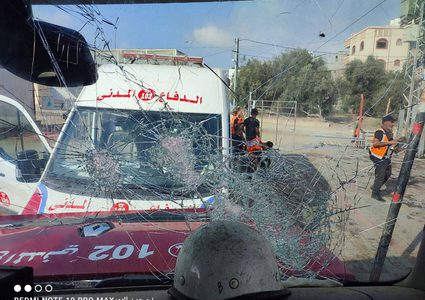 استشهاد 3 مسعفين خلال قصف الاحتلال لمقر الدفاع المدني في القطاع