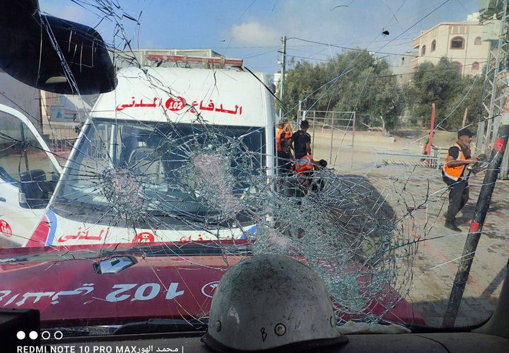استشهاد 3 مسعفين خلال قصف الاحتلال لمقر الدفاع المدني في القطاع