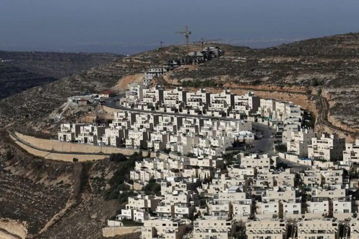 الكابينت الإسرائيلي يصادق على شرعنة 5 بؤر استيطانية بالضفة الغربية