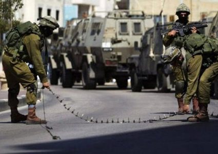 الاحتلال يغلق حاجز بيت اكسا شمال غرب القدس ويمنع طلبة التوجيهي من الخروج