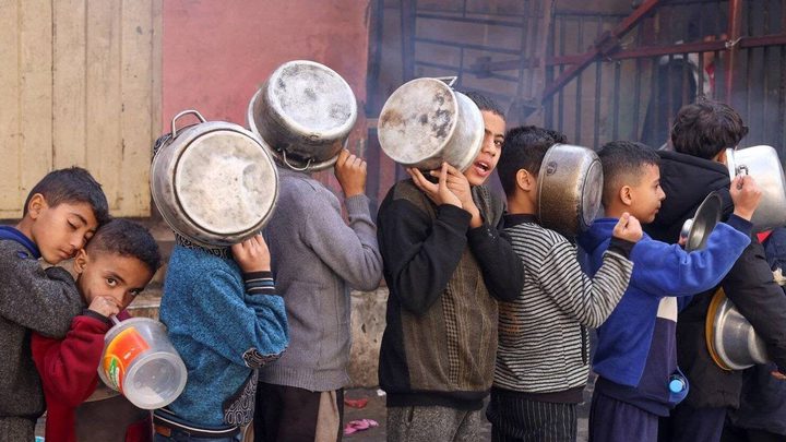 تسمم عشرات الاطفال بغزة بعد تناولهم أوراق الشجر