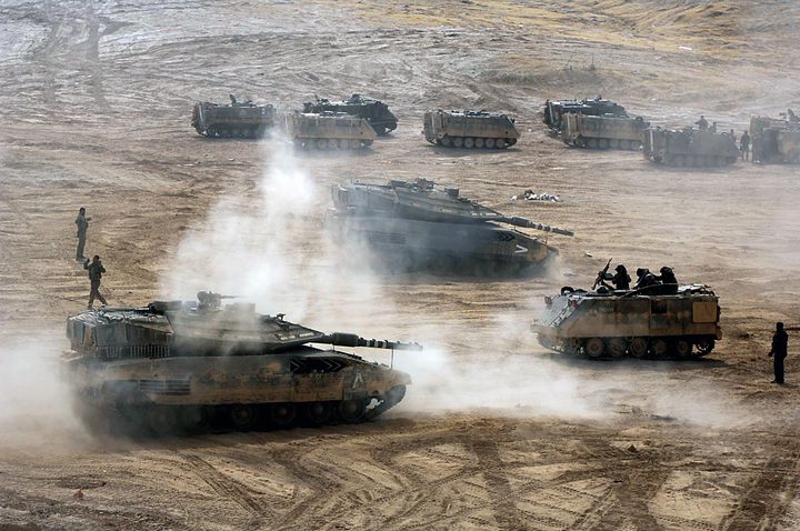 صحيفة عبرية: الجيش سيبقى في محور فيلادلفيا لمدة 6 أشهر إضافية على الأقل