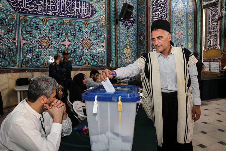 إيران تجري جولة ثانية من انتخابات الرئاسة