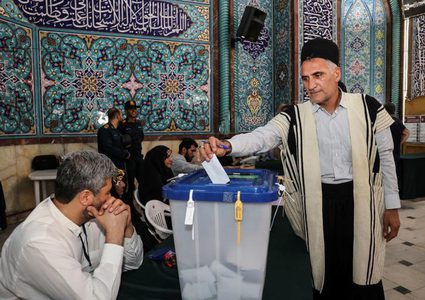 إيران تجري جولة ثانية من انتخابات الرئاسة