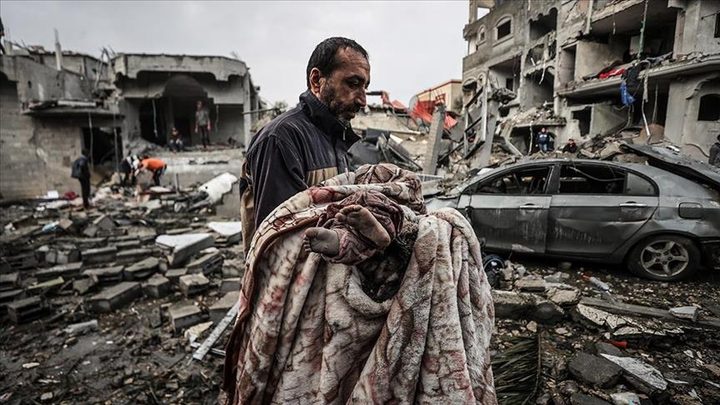 أربعة شهداء بينهم طفلان وعدة إصابات في غارة للاحتلال على مدينة غزة