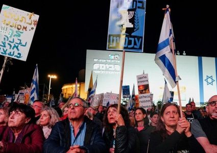 آلاف الإسرائيليين يتظاهرون للمطالبة بإسقاط حكومة نتنياهو