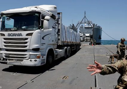 تراكمت على الرصيف العائم..الأمم المتحدة تنقل مساعدات إلى غزة