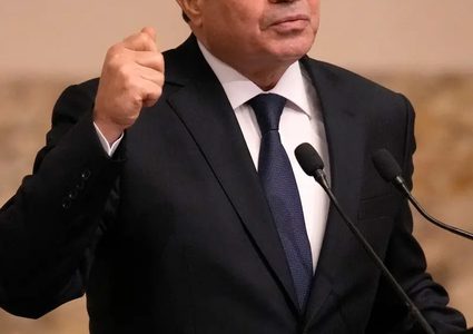السيسي للمصريين: الأولوية الآن هي تخفيف معاناتكم بسبب ارتفاع الأسعار