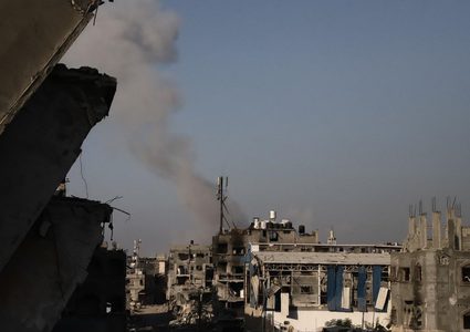 جانب من غارات الاحتلال على مناطق مختلفة من غزة، صباح اليوم.