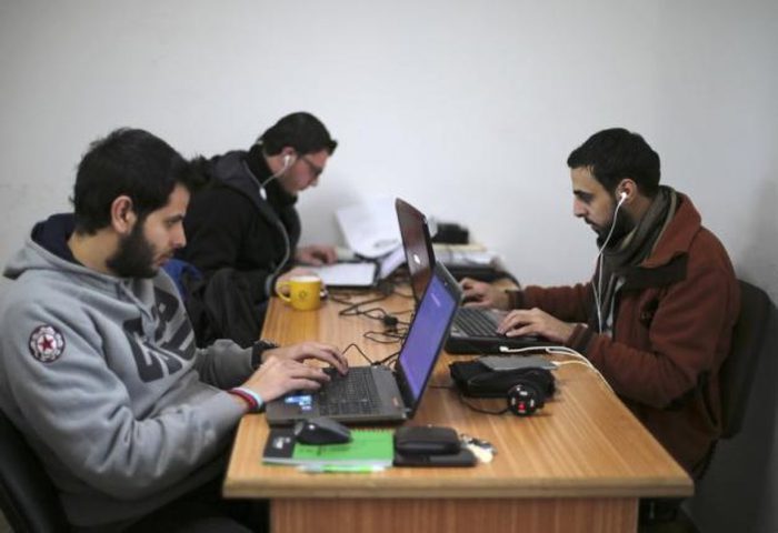 الحرب توجه ضربة قاصمة للعاملين عن بعد في قطاع غزة