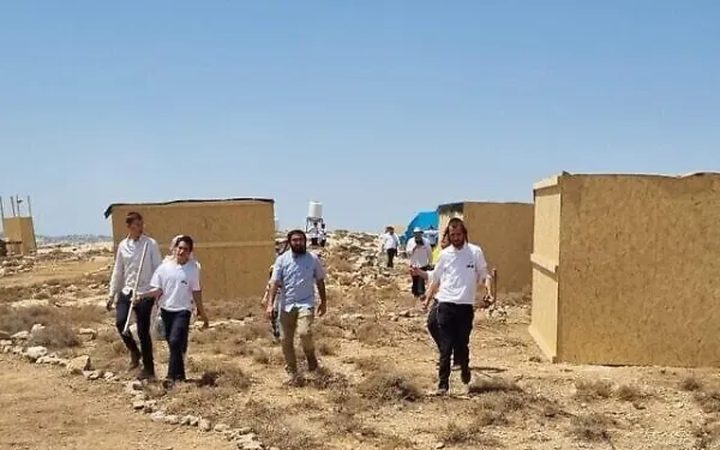 مستوطنون يمهدون لإقامة بؤرة استعمارية جنوب بيت لحم