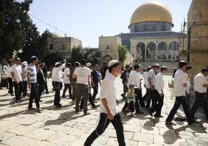 مستوطنون يقتحمون المسجد الأقصى