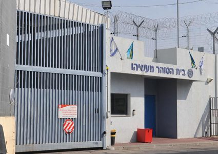 الشاباك: سيتم إلغاء أوامر اعتقالات إضافية لعدم وجود مكان لاحتجاز اسرى