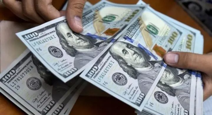 الدولار في أعلى مستوى منذ شهرين