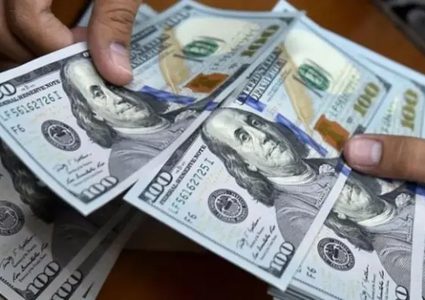 الدولار في أعلى مستوى منذ شهرين