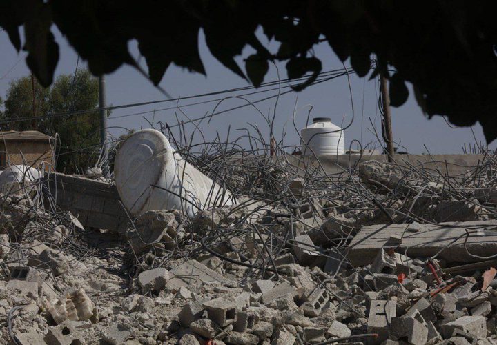 آثار الدمار الذي خلفه الاحتلال بمنزل عائلة النجوم في قرية العوجا