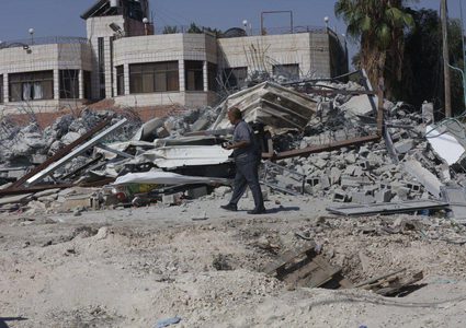 آثار الدمار الذي خلفه الاحتلال بمنزل عائلة النجوم في قرية العوجا