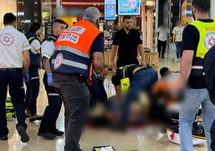 إعلام الاحتلال: إصابة ثلاثة جنود أحدهم بحالة خطيرة في عملية طعن بالجليل