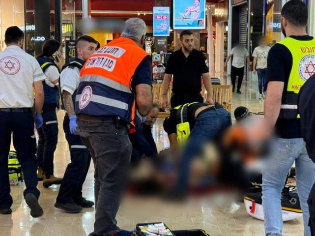 إعلام الاحتلال: إصابة ثلاثة جنود أحدهم بحالة خطيرة في عملية طعن بالجليل