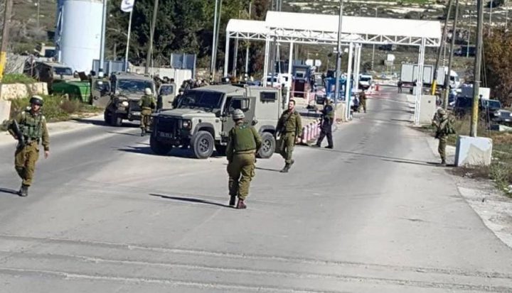 مستوطنون يهاجمون مركبات مواطنين شمال البيرة