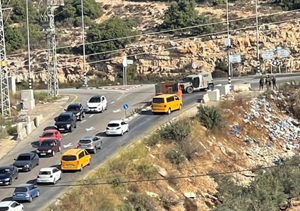 الاحتلال يغلق حاجز "عطارة" شمال رام الله