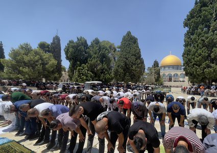 40 ألفا يؤدون صلاة الجمعة في المسجد الأقصى