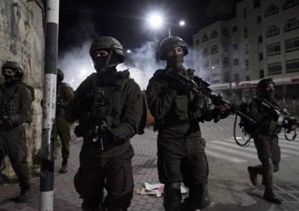 قوات الاحتلال تقتحم مدينة نابلس وتداهم بنايات