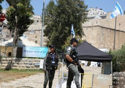 الاحتلال يعيق وصول المصلين للمسجد الإبراهيمي