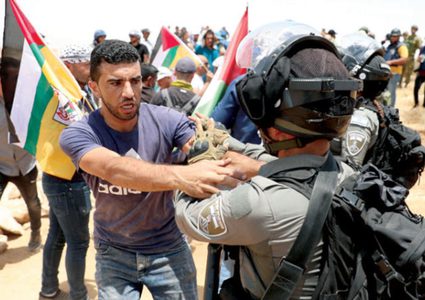 إصابة 3 شبان برضوض إثر اعتداء قوات الاحتلال عليهم في بيتا جنوب نابلس