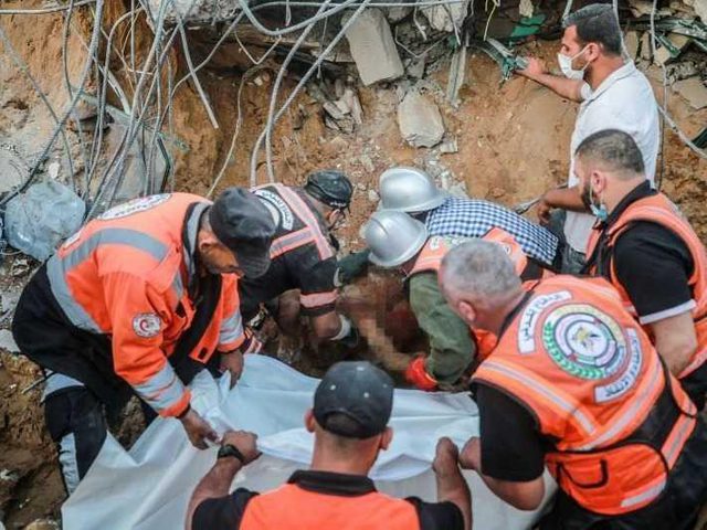 انتشال جثامين ثلاثة شهداء شرق مدينة رفح