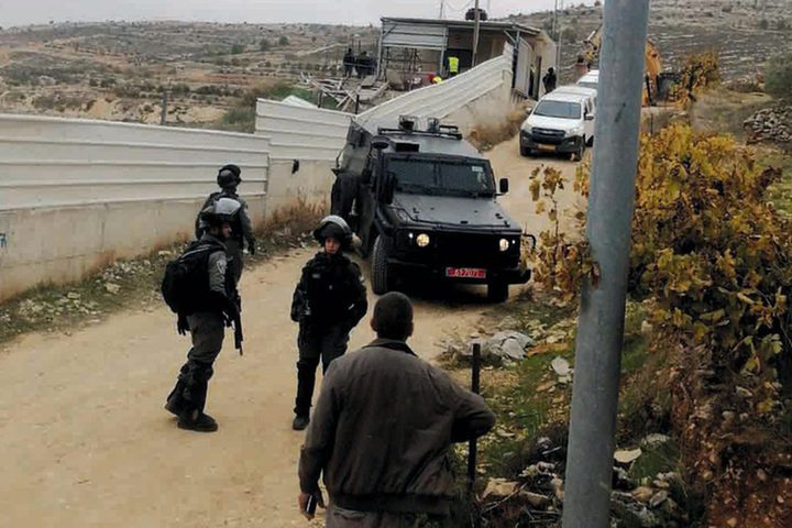 مستوطنون يشرعون في شق طريق استعماري في أراضي حوسان غرب بيت لحم