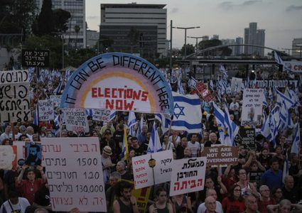 تظاهرات ضد حكومة نتنياهو وللمطالبة بانتخابات مبكرة