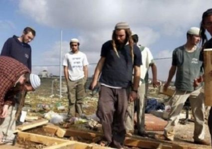 مستوطنون يجرفون المدخل الشمالي لمدينة سلفيت